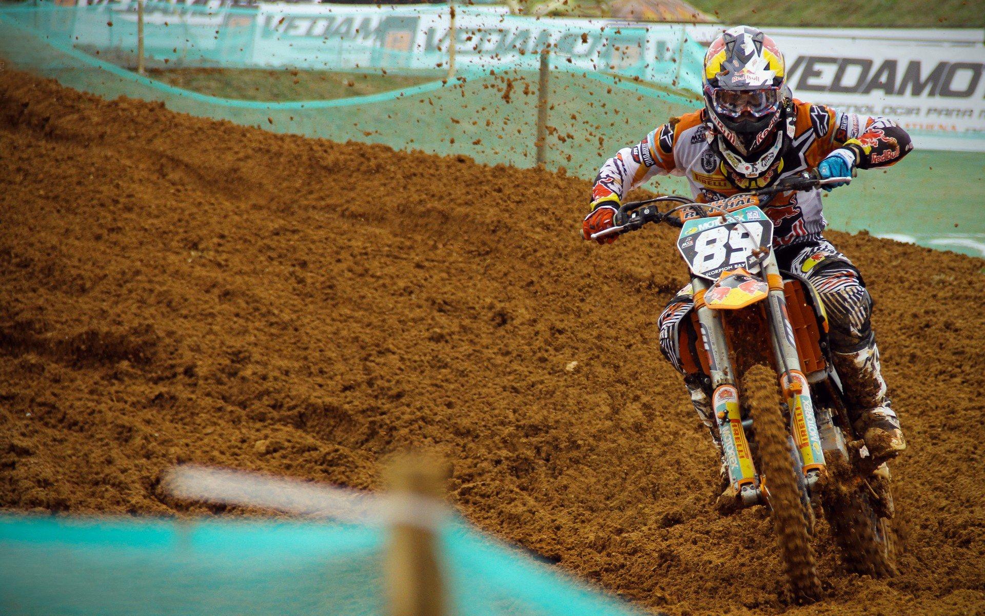 库兹马低迷半场仅4分!奇才进攻体系陷入挣扎