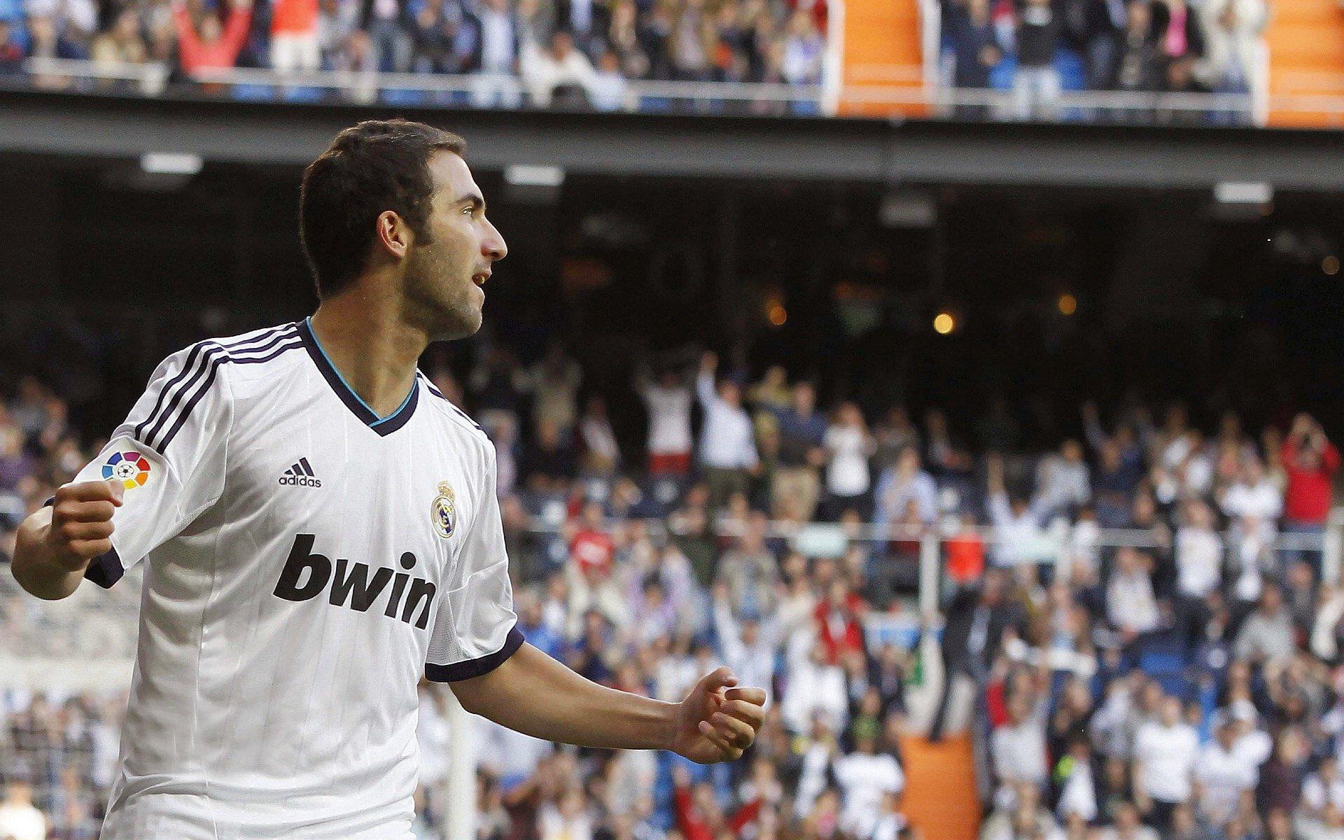 戴奇揭秘，瓜帅曾以曼城阴雨劝退梅西，伯恩利狂攻战术引热议